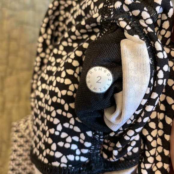 Lululemon patterned wunder under training leggings size 2, like new - Picture 4 of 4